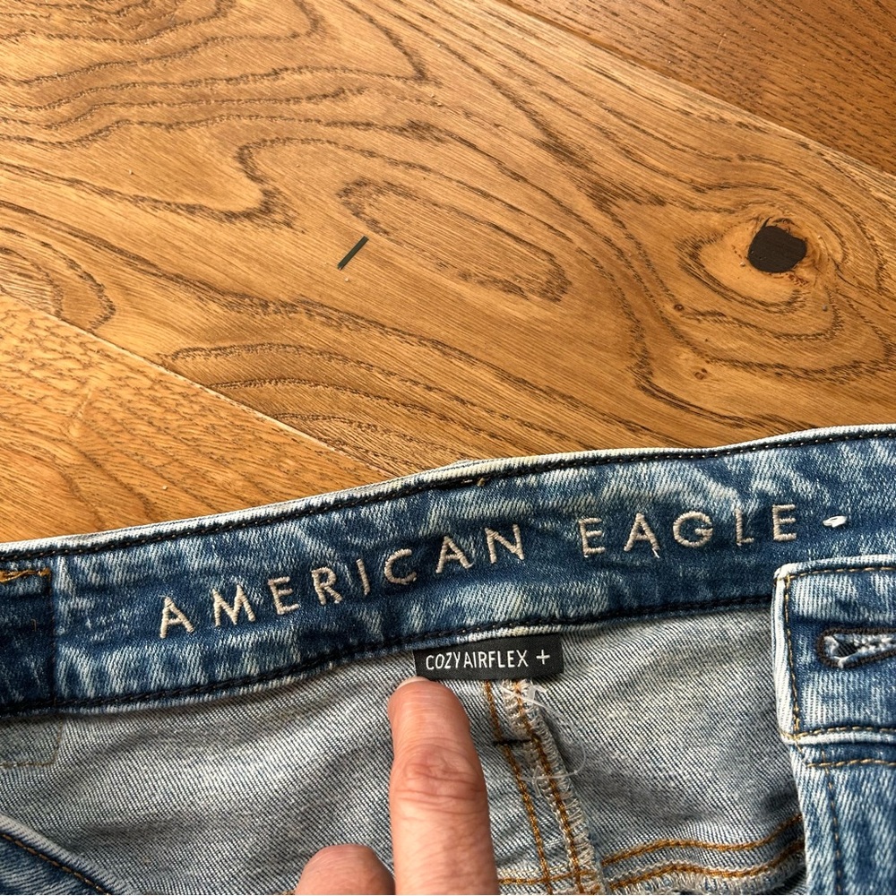 Men's Distressed American Eagle Slim fit 31x32 Blue Jeans - Picture 4 of 7